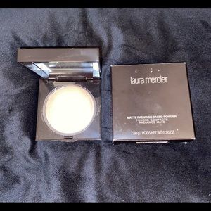 Laura Mercier Matte Radiance Baked Powder in 01 highlight